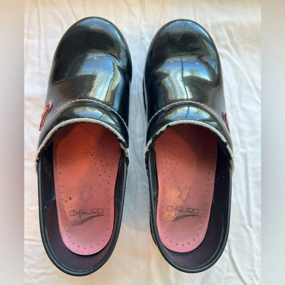 Womens Dansko Black Patent Leather Breast Cancer Professional Clogs - Picture 4 of 6